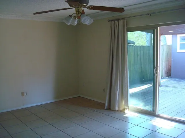 $1,400 | 613 East Renfro Street, Burleson, TX 76028