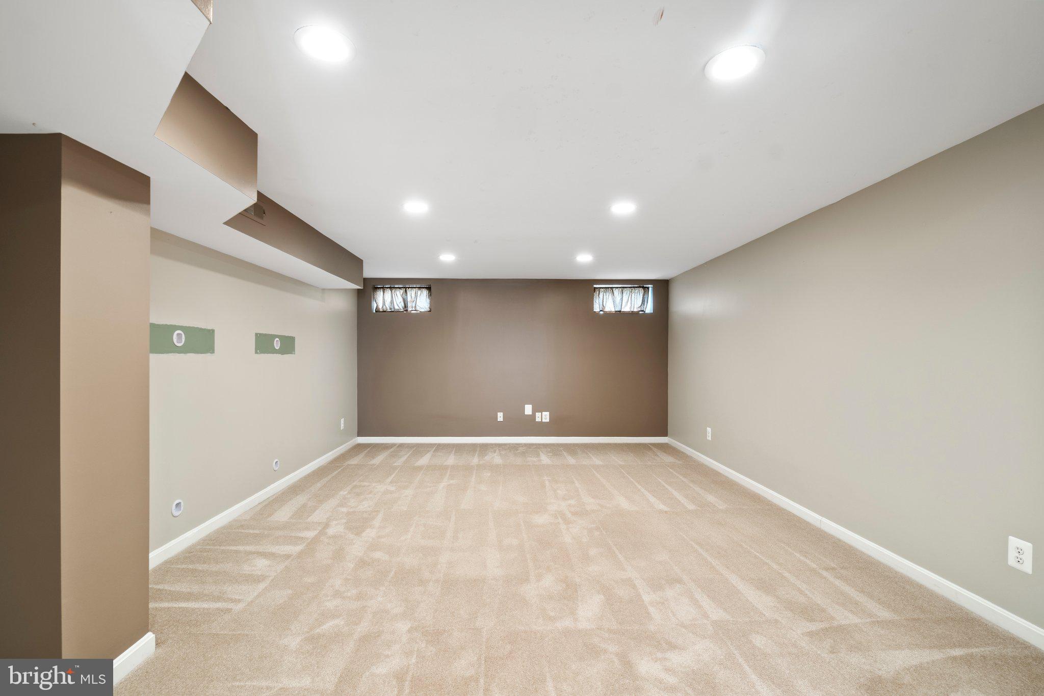 21255 Olive Green Court Ashburn, VA 20147 - Photo 29 of 32 an empty room with windows