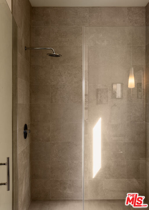 6509 Colgate Avenue Los Angeles, CA 90048 - Photo 23 of 36 a bathroom with a shower