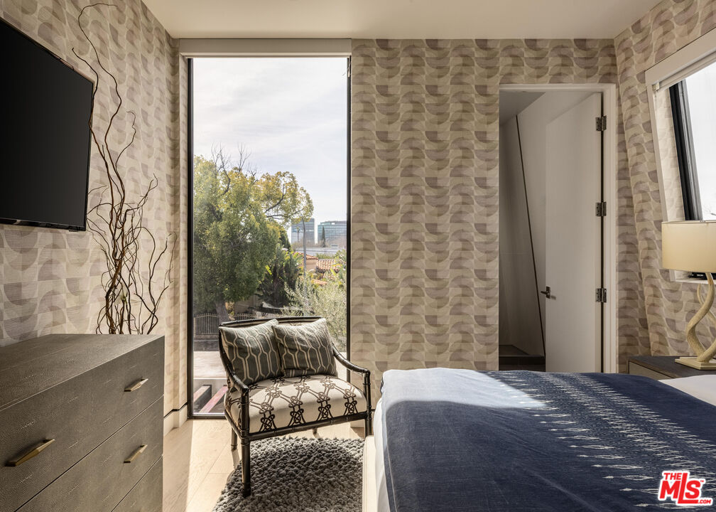 6509 Colgate Avenue Los Angeles, CA 90048 - Photo 24 of 36 a bedroom with a bed and a flat tv screen on dresser
