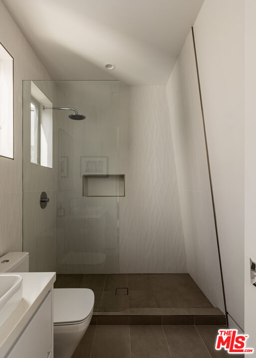 6509 Colgate Avenue Los Angeles, CA 90048 - Photo 25 of 36 a bathroom with a sink and toilet