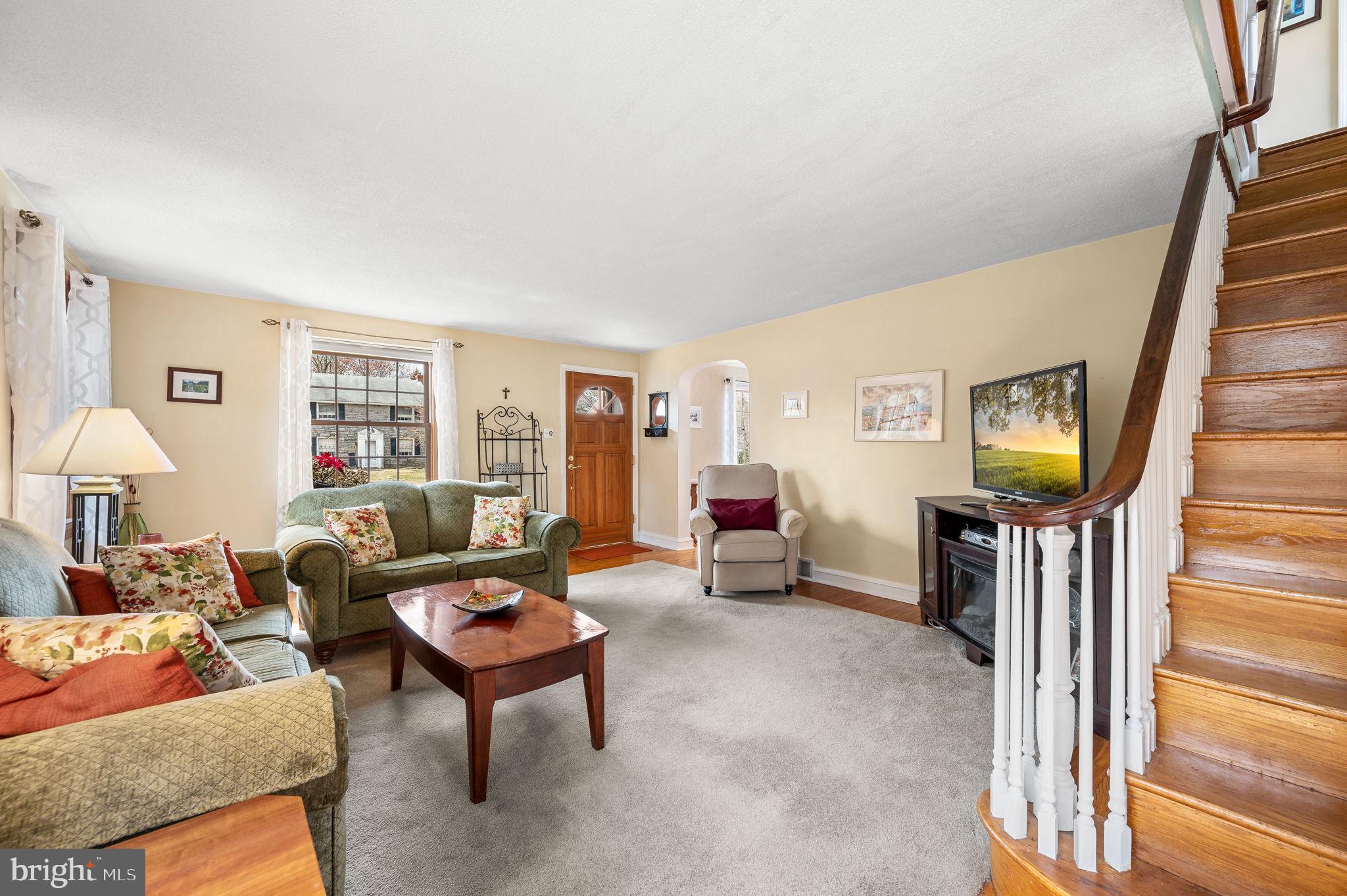 412 Briarwood Road Wallingford, PA 19086 - Photo 3 of 33 Living Room