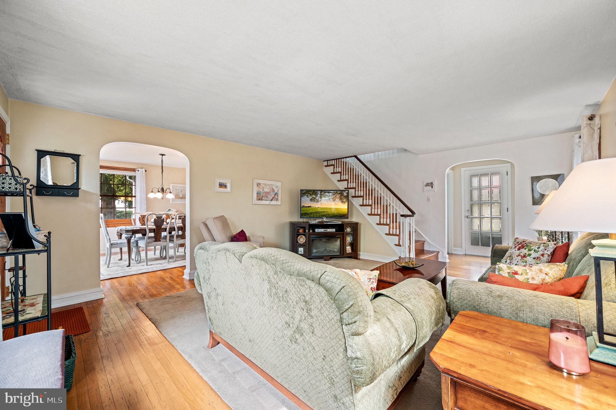412 Briarwood Road Wallingford, PA 19086 - Photo 4 of 33 Hardwood Floors