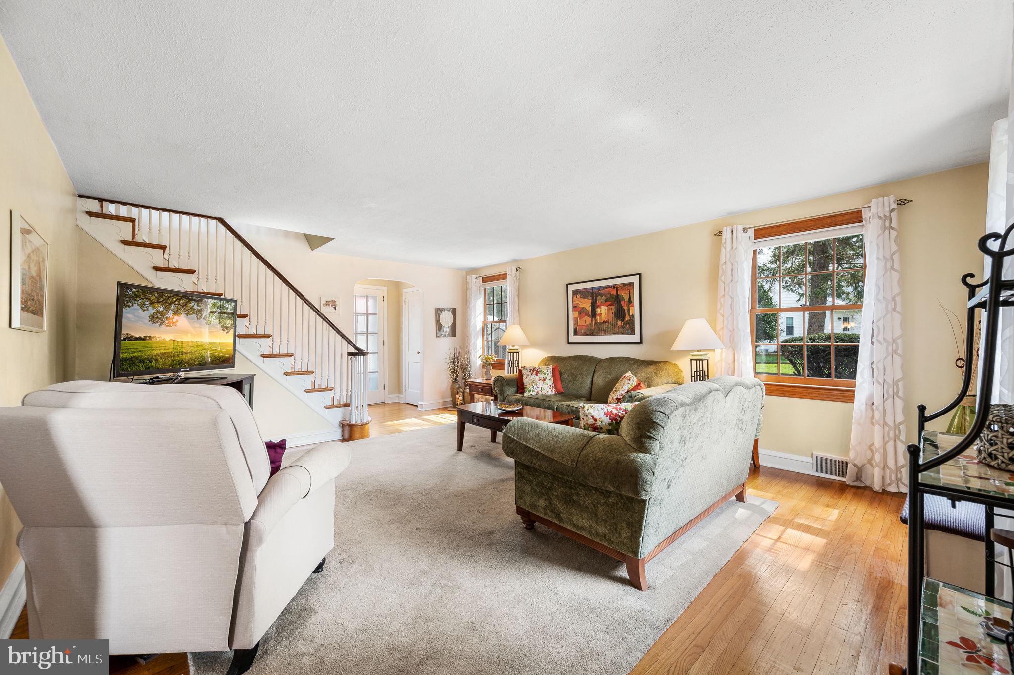 412 Briarwood Road Wallingford, PA 19086 - Photo 5 of 33 Great Natural Light