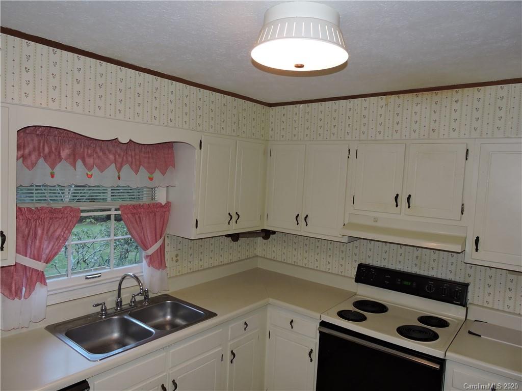 87 Underhill Road Hendersonville, NC 28792 - Photo 11 of 30 Gallery Image 11