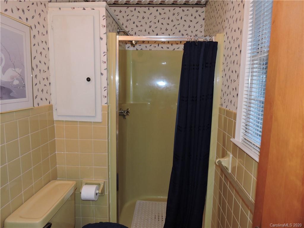87 Underhill Road Hendersonville, NC 28792 - Photo 13 of 30 Gallery Image 13