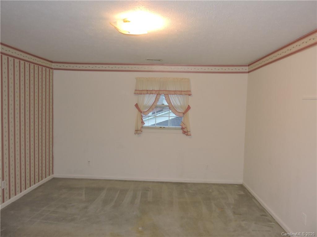 87 Underhill Road Hendersonville, NC 28792 - Photo 14 of 30 Gallery Image 14