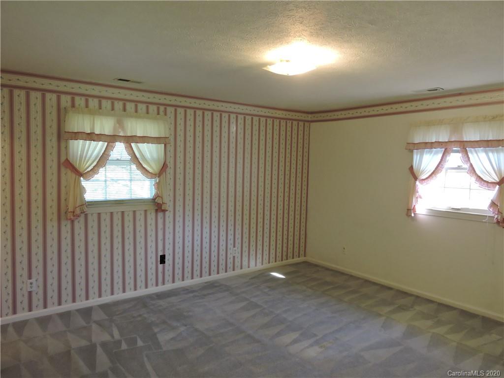87 Underhill Road Hendersonville, NC 28792 - Photo 16 of 30 Gallery Image 16