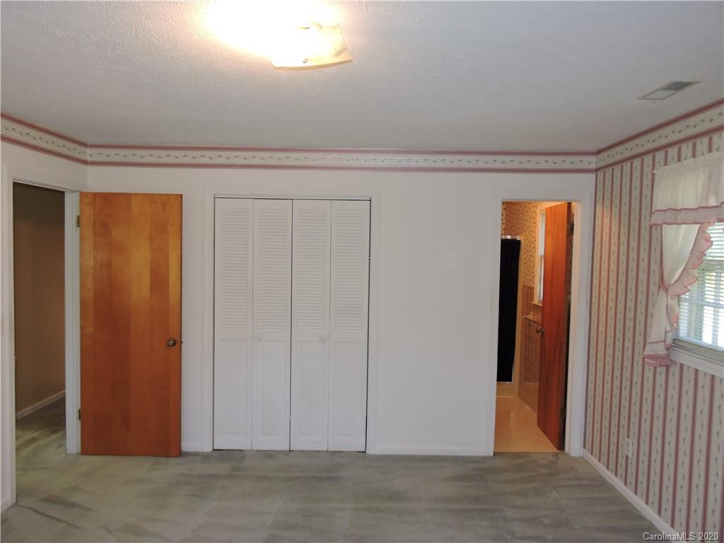 87 Underhill Road Hendersonville, NC 28792 - Photo 18 of 30 Gallery Image 18