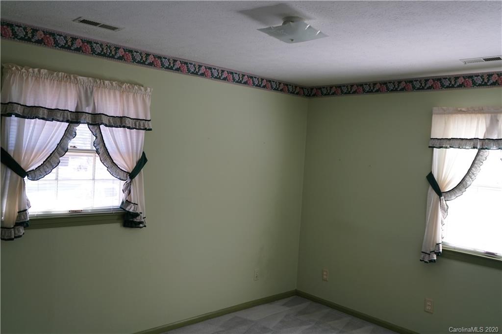 87 Underhill Road Hendersonville, NC 28792 - Photo 19 of 30 Gallery Image 19
