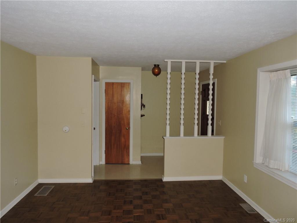 87 Underhill Road Hendersonville, NC 28792 - Photo 3 of 30 Gallery Image 3