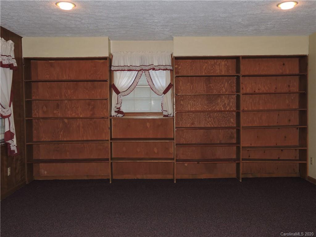 87 Underhill Road Hendersonville, NC 28792 - Photo 23 of 30 Gallery Image 23