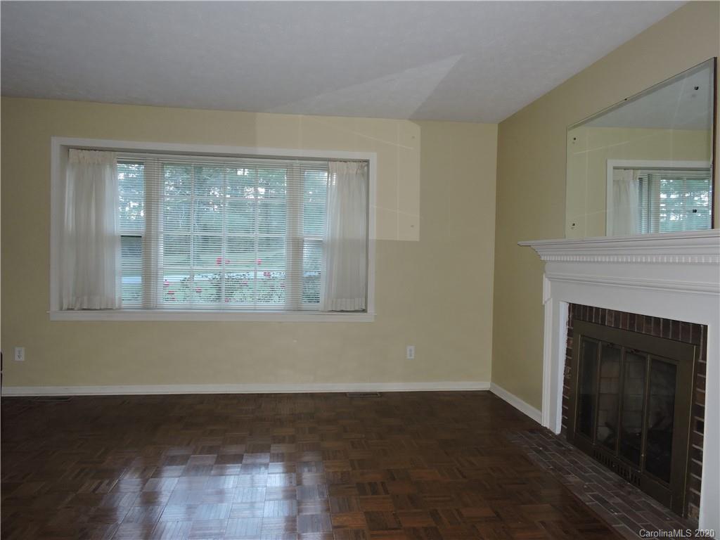 87 Underhill Road Hendersonville, NC 28792 - Photo 4 of 30 Gallery Image 4