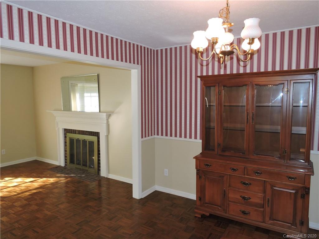87 Underhill Road Hendersonville, NC 28792 - Photo 5 of 30 Gallery Image 5