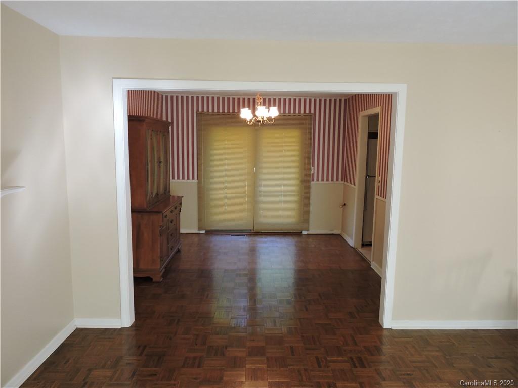87 Underhill Road Hendersonville, NC 28792 - Photo 6 of 30 Gallery Image 6