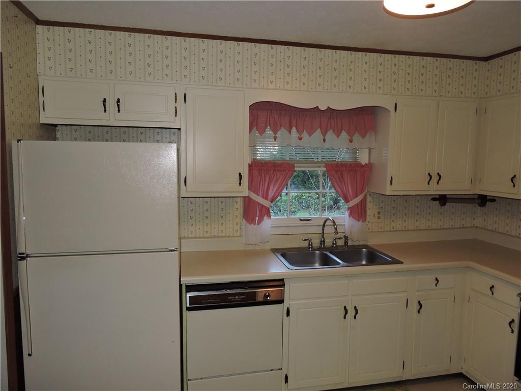 87 Underhill Road Hendersonville, NC 28792 - Photo 9 of 30 Gallery Image 9