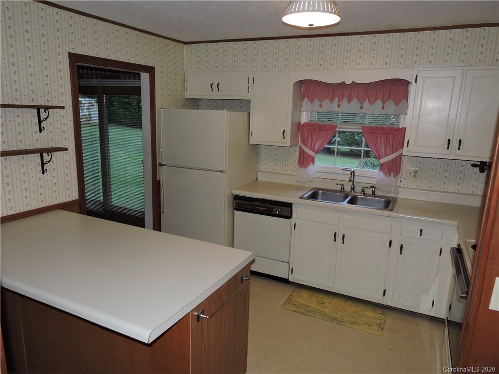 87 Underhill Road Hendersonville, NC 28792 - Photo 10 of 30 Gallery Image 10
