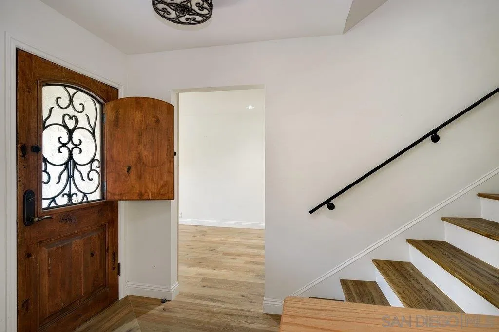 6125 La Flecha Rancho Santa Fe, CA 92067 - Photo 2 of 25 a view of entryway