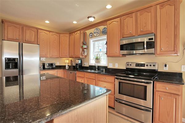 110 Fiske Hill Road Sturbridge, MA 01566 - Photo 8 of 30 Gallery Image 8