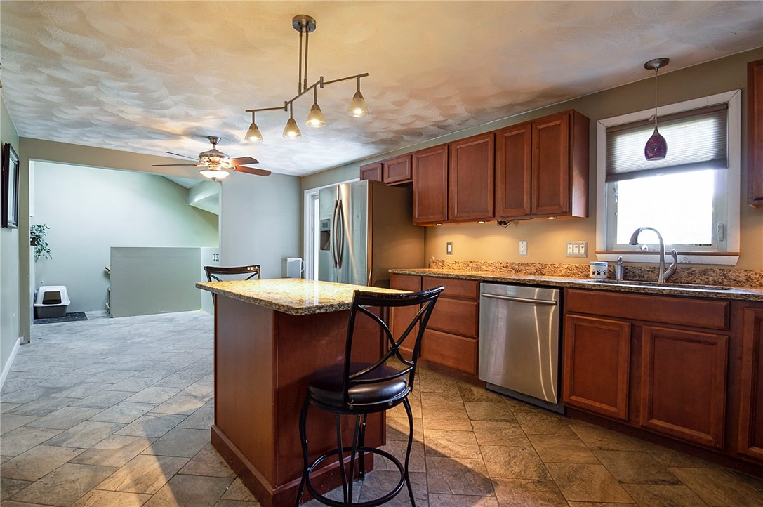 14 Hade Court Warwick, RI 02889 - Photo 5 of 15