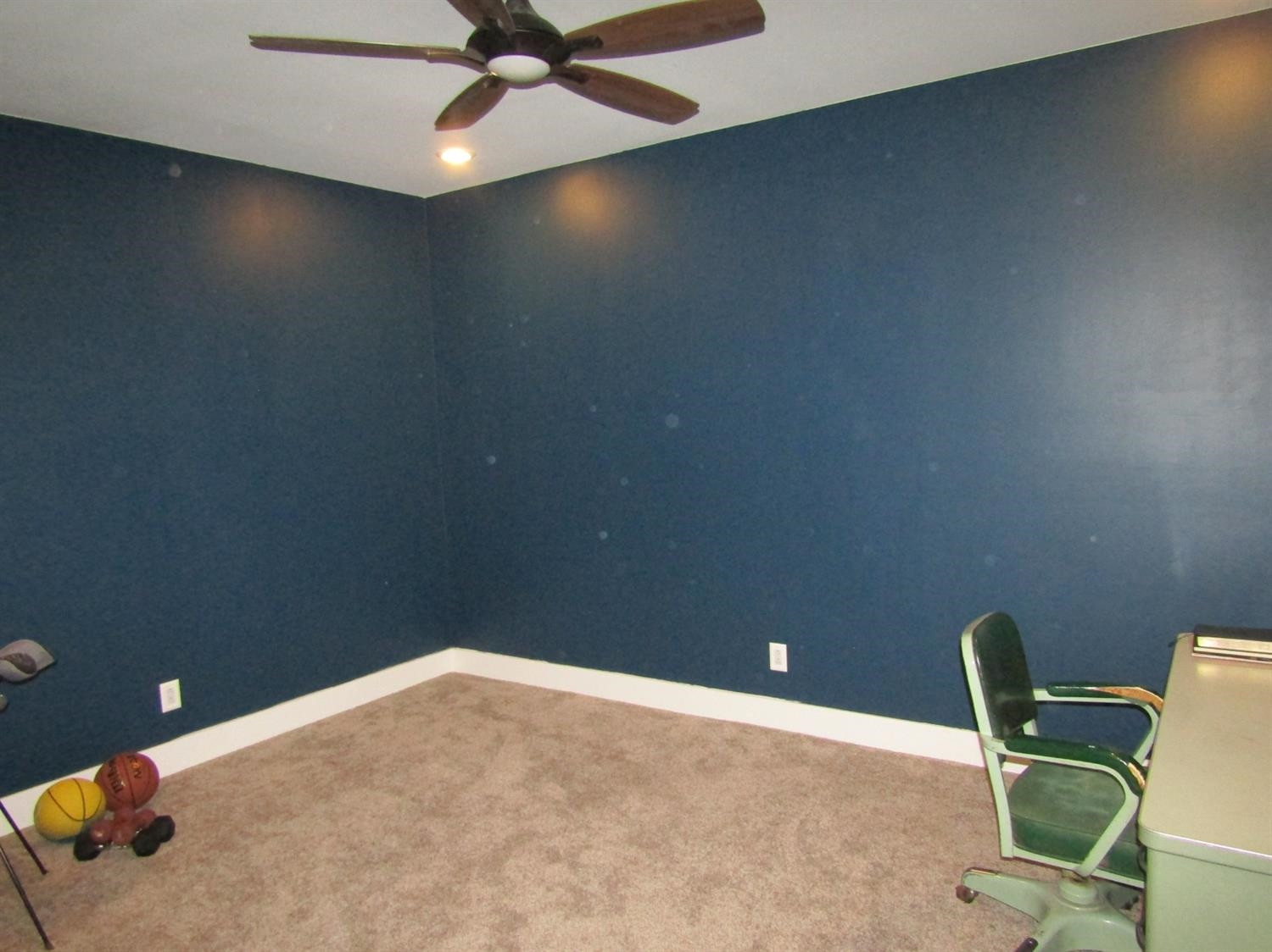 3370 Drill Stem Road Levelland, TX 79336 - Photo 14 of 38 a workspace with table and chair