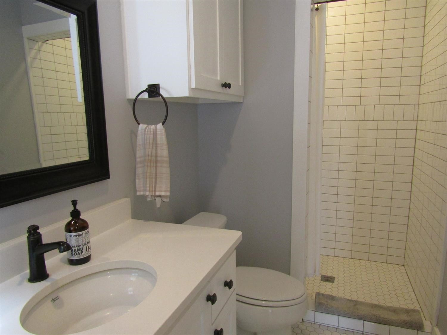 3370 Drill Stem Road Levelland, TX 79336 - Photo 17 of 38 a bathroom with a sink toilet and shower