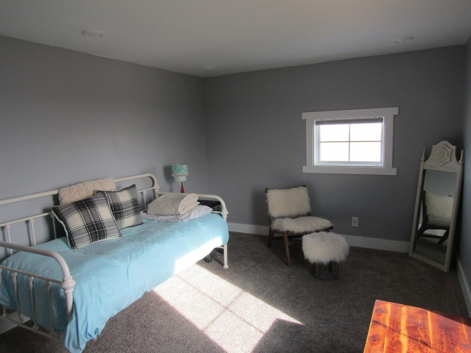 3370 Drill Stem Road Levelland, TX 79336 - Photo 21 of 38 a living room with furniture and a lamp