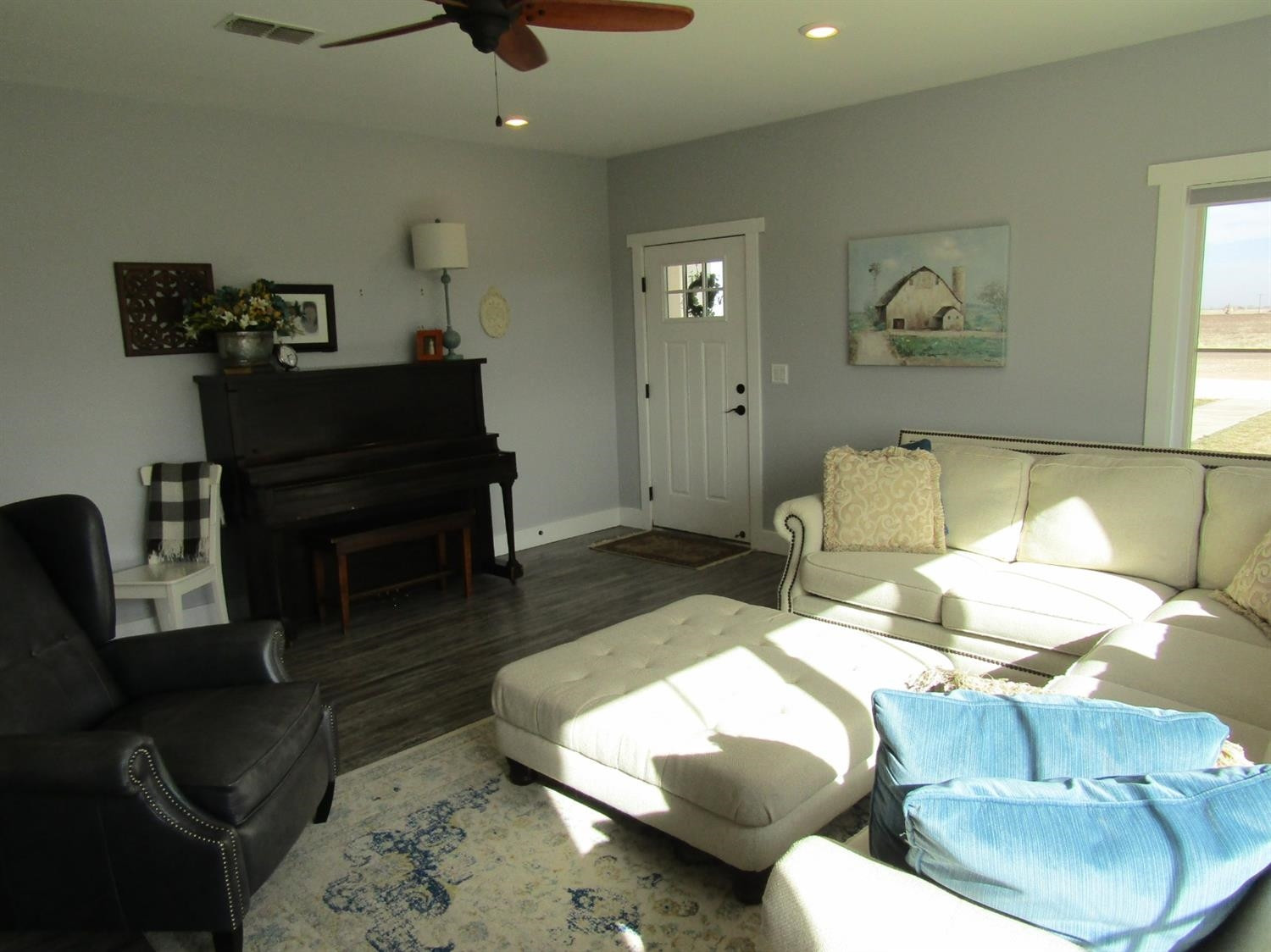 3370 Drill Stem Road Levelland, TX 79336 - Photo 3 of 38 a living room with furniture and wooden floor