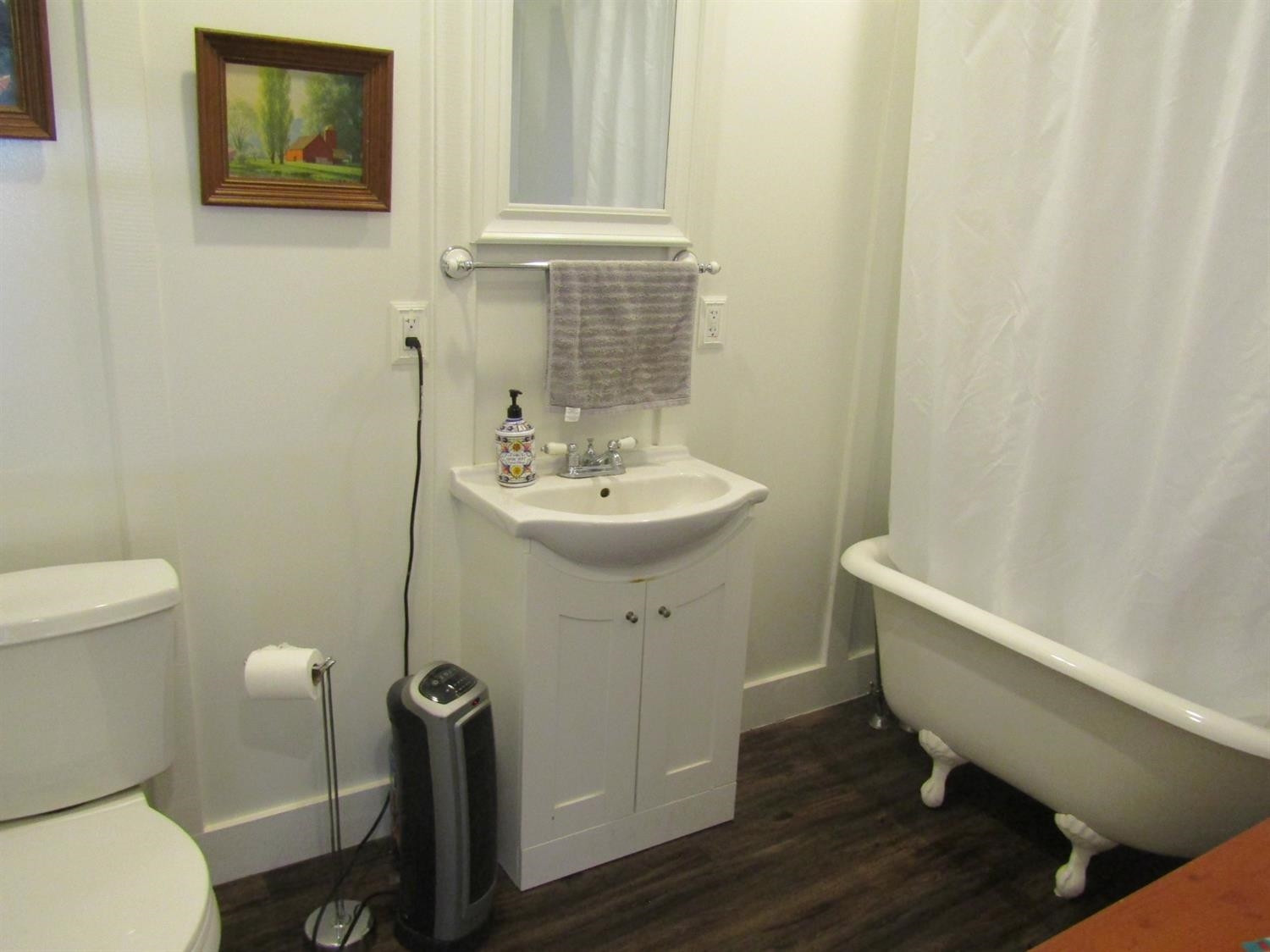 3370 Drill Stem Road Levelland, TX 79336 - Photo 32 of 38 a bathroom with a sink a toilet and shower