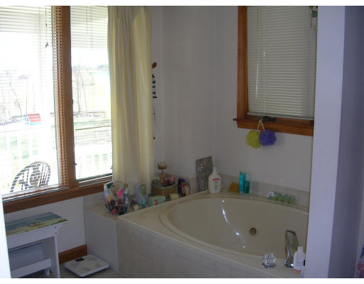 52 Hunting Hill Road Lunenburg, MA 01462 - Photo 8 of 10