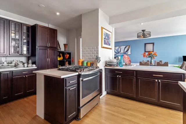 $289,900 | 5555 South Everett Avenue, Unit C14, Chicago, IL 60637