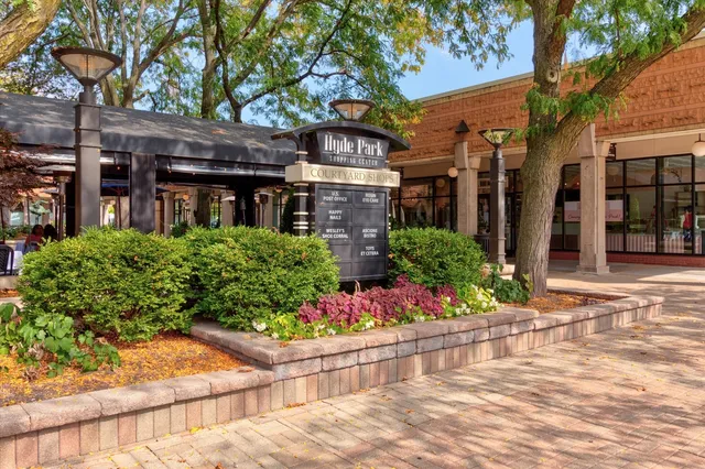 $289,900 | 5555 South Everett Avenue, Unit C14, Chicago, IL 60637