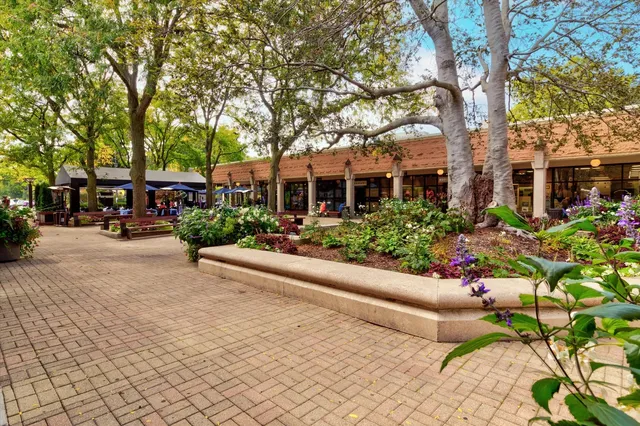 $289,900 | 5555 South Everett Avenue, Unit C14, Chicago, IL 60637