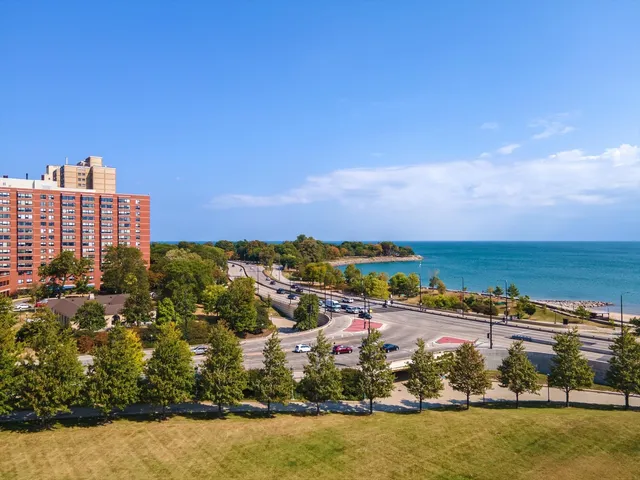 $289,900 | 5555 South Everett Avenue, Unit C14, Chicago, IL 60637