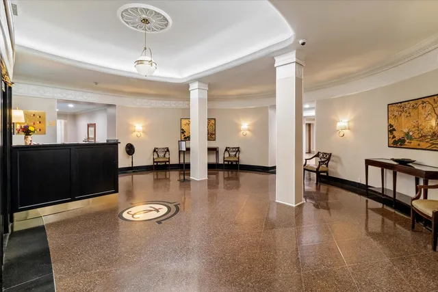 $289,900 | 5555 South Everett Avenue, Unit C14, Chicago, IL 60637