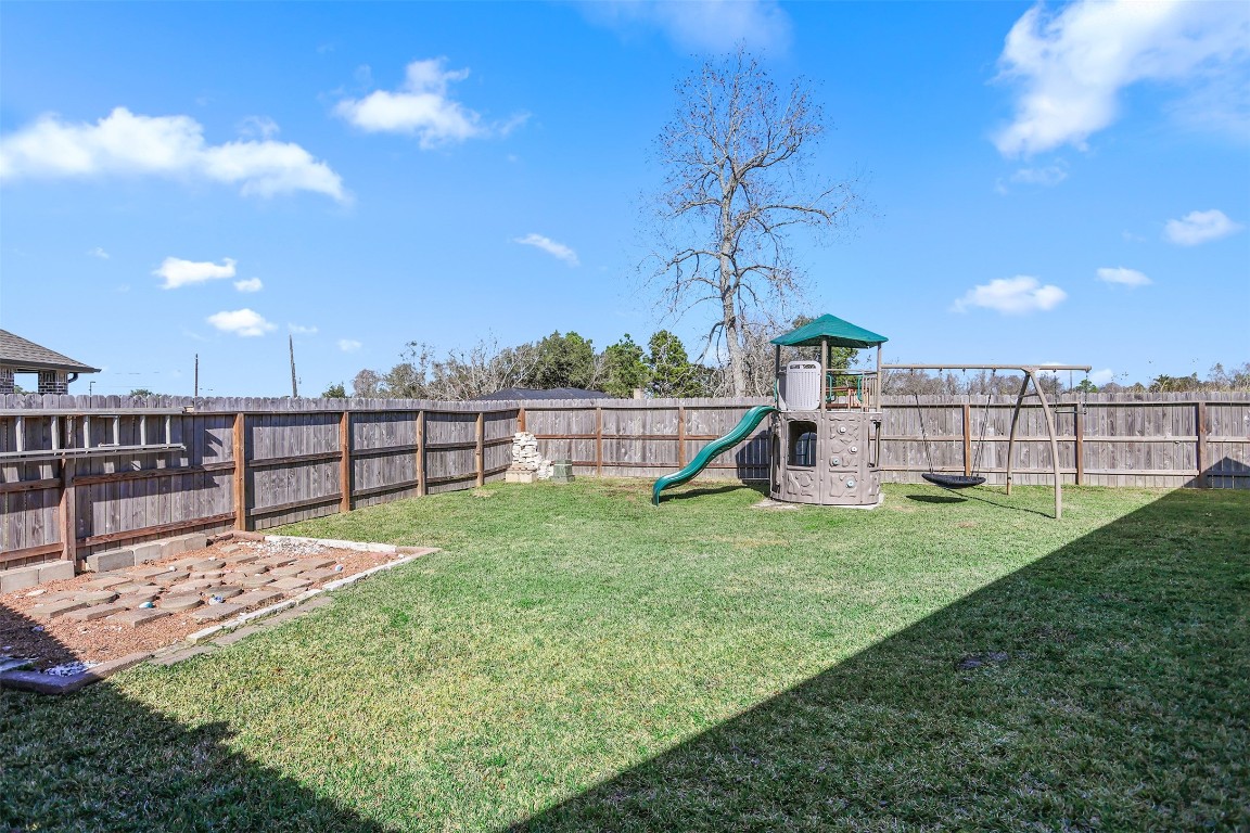 3403 Daisy Santa Fe, TX 77510 - Photo 23 of 25 a view of a garden