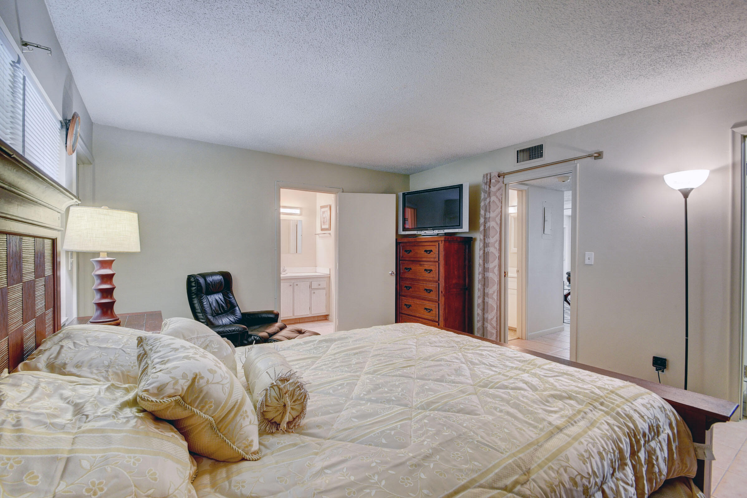 3301 Valley Road, Unit C Boynton Beach, FL 33435 - Photo 18 of 29 18_apartment (18)