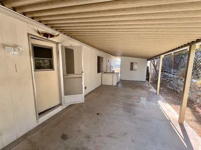 a view of empty room with an empty space