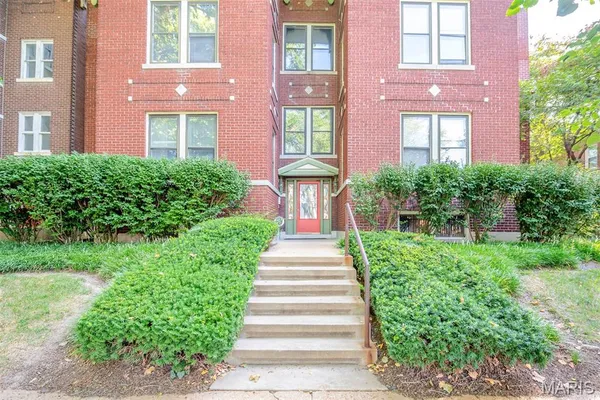 $169,900 | 5845 Nina Place, Unit 3W, St. Louis, MO 63112