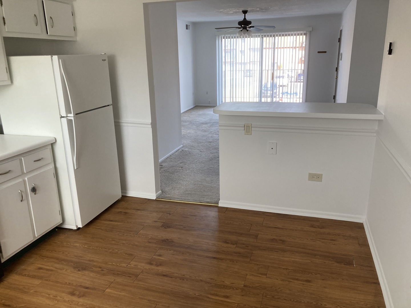 718 Cobblestone Circle, Unit D Glenview, IL 60025 - Photo 6 of 9 an empty room with wooden floor and a window