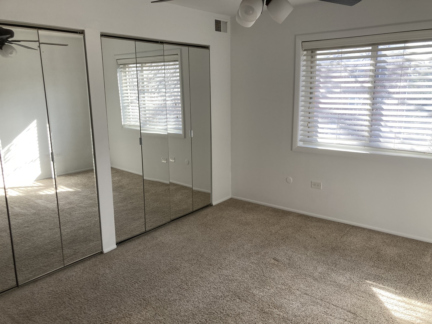 718 Cobblestone Circle, Unit D Glenview, IL 60025 - Photo 7 of 9 an empty room with a window