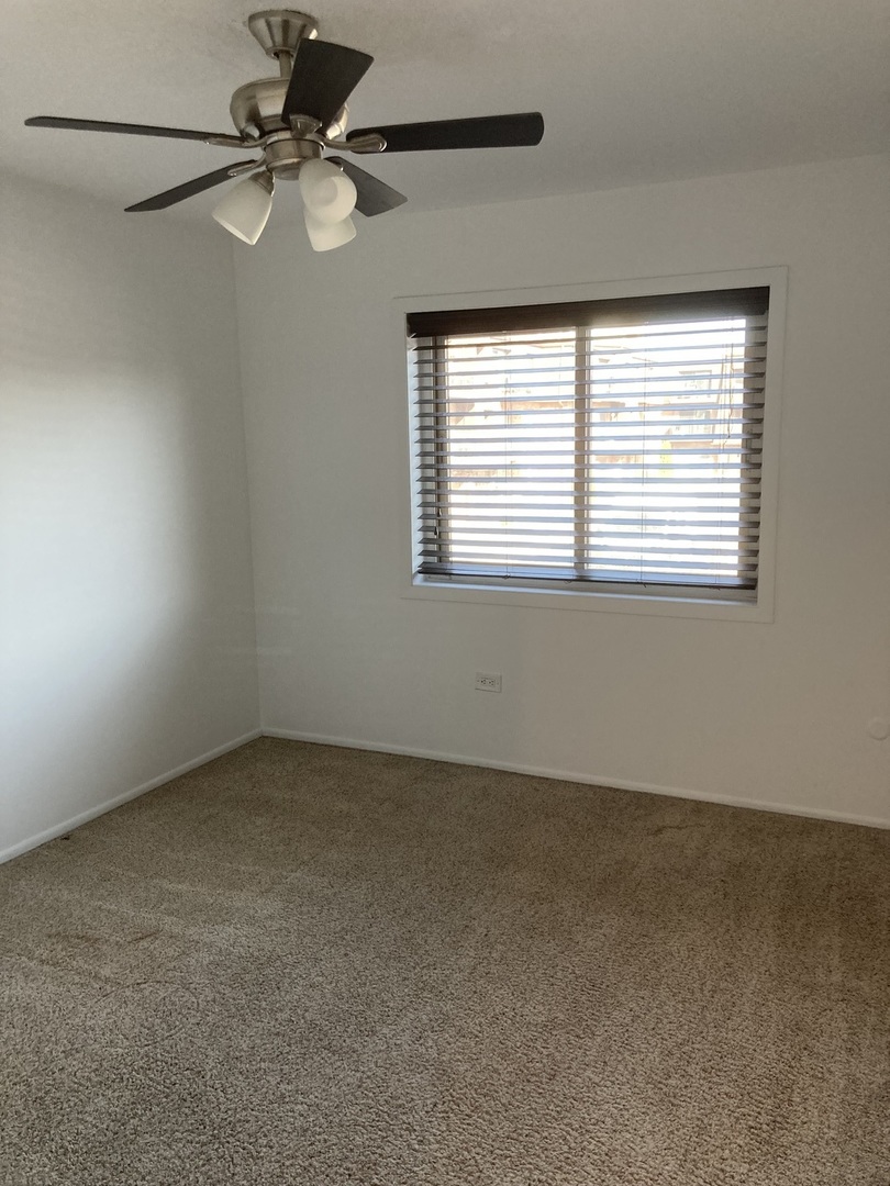 718 Cobblestone Circle, Unit D Glenview, IL 60025 - Photo 8 of 9 an empty room with a window