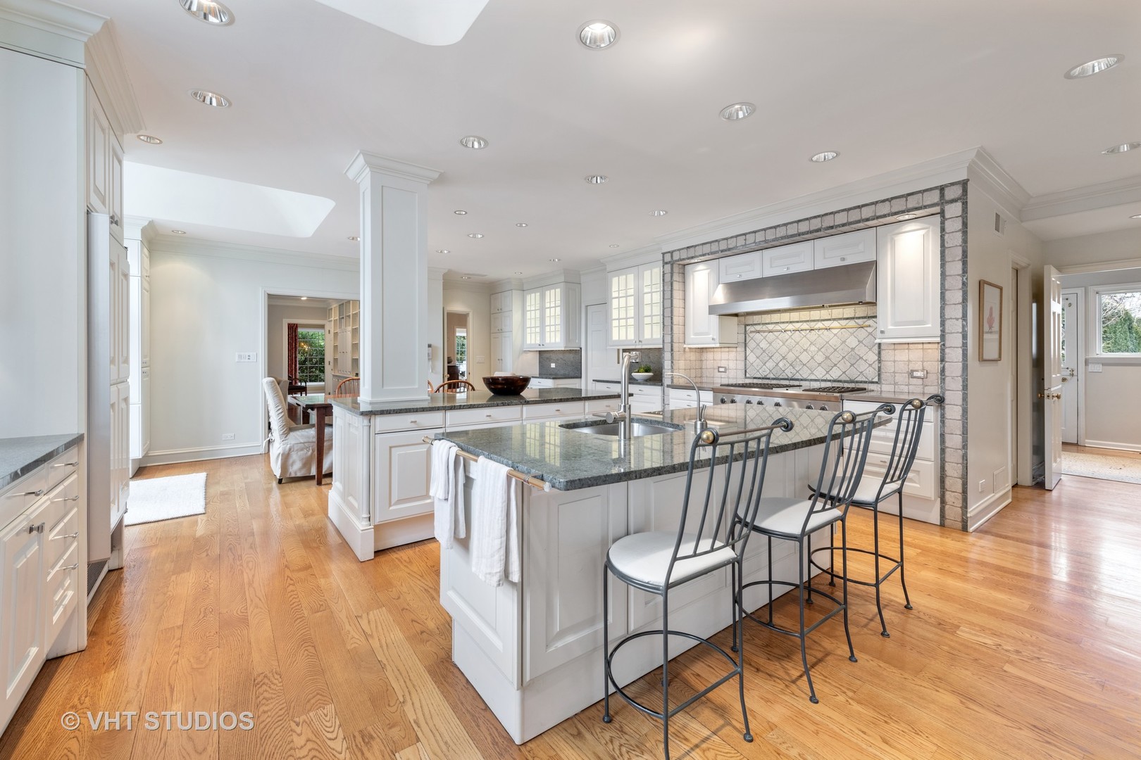 12 Kent Road Winnetka, IL 60093 - Photo 10 of 38