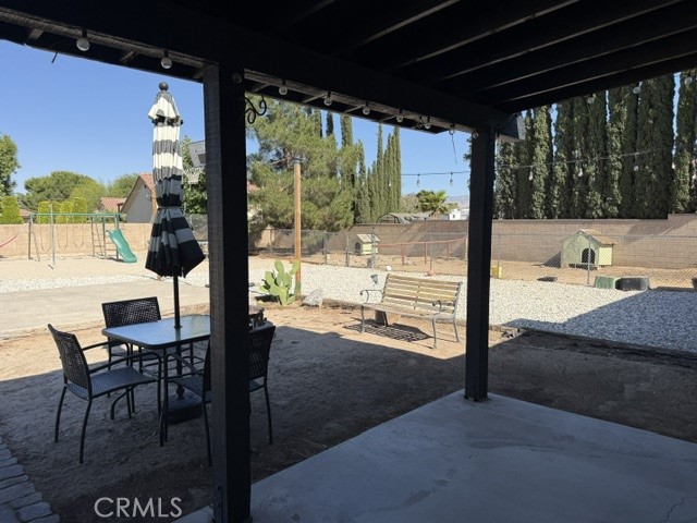 13375 Rincon Road Apple Valley, CA 92308 - Photo 49 of 72 Covered patio area