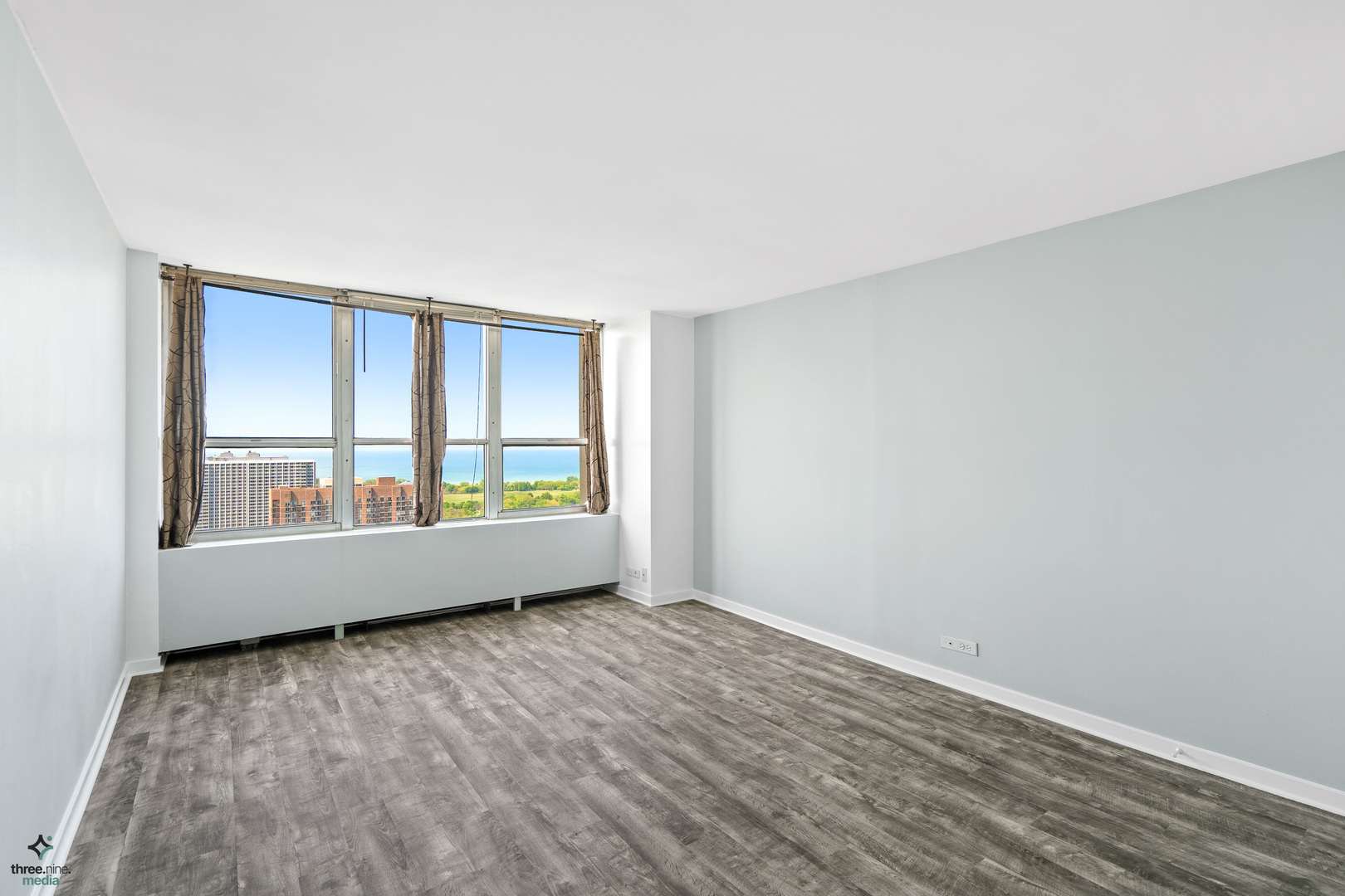 655 West Irving Park Road, Unit 3214 Chicago, IL 60613 - Photo 22 of 37 an empty room with wooden floor and windows