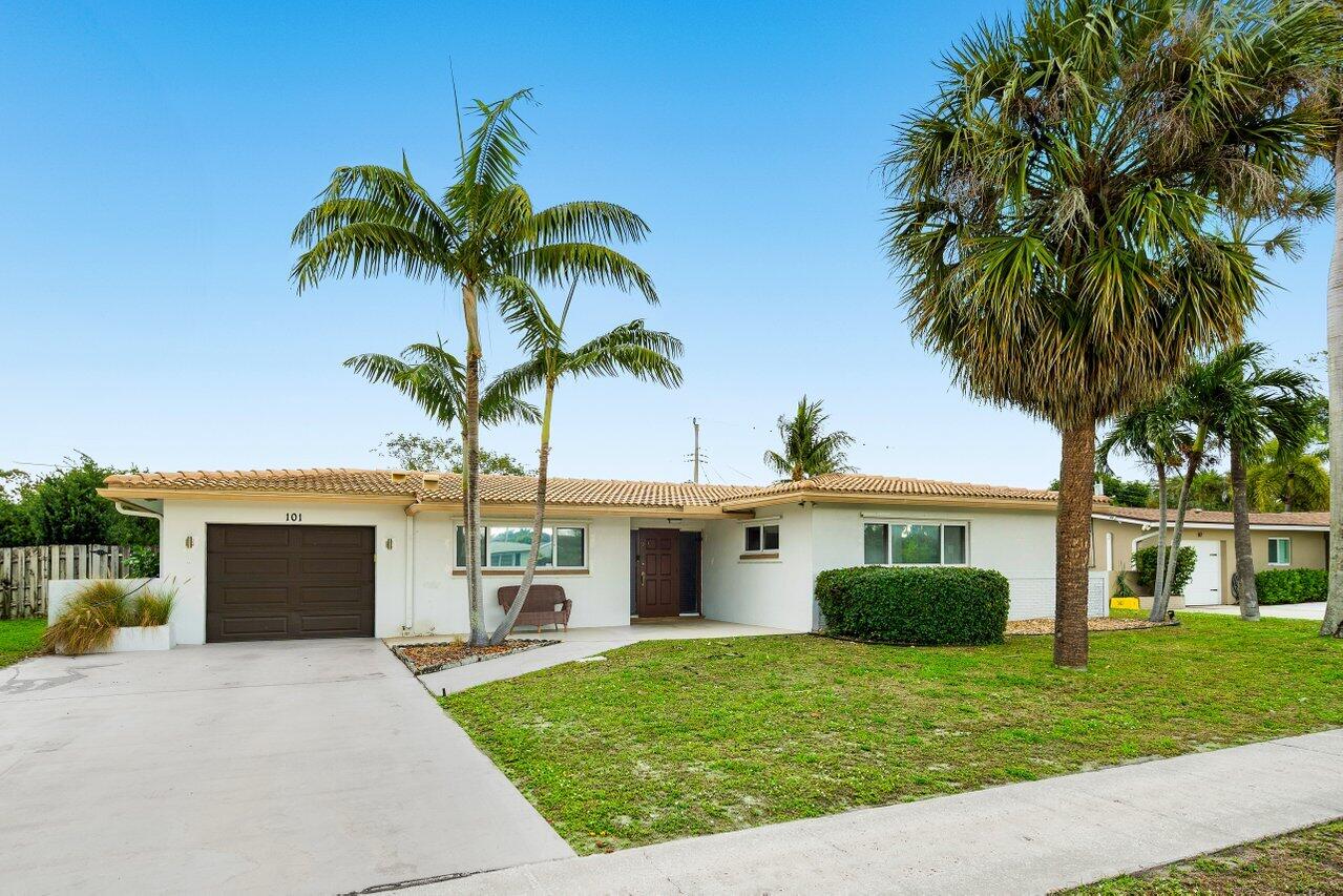 101 Palamino Circle Boca Raton, FL 33487 - Photo 2 of 17 002-101PalaminoCircle-BocaRaton-FL-33487