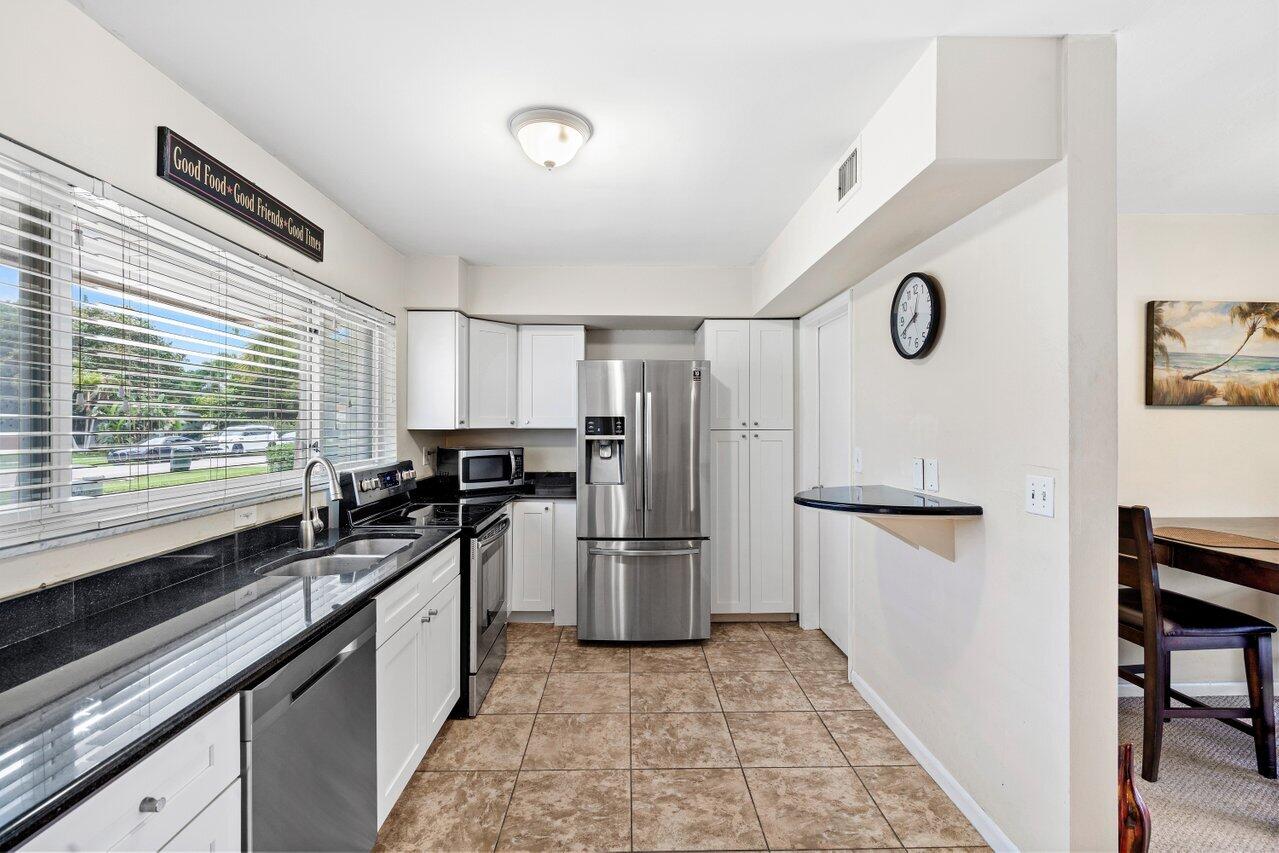 101 Palamino Circle Boca Raton, FL 33487 - Photo 5 of 17 009-101PalaminoCircle-BocaRaton-FL-33487