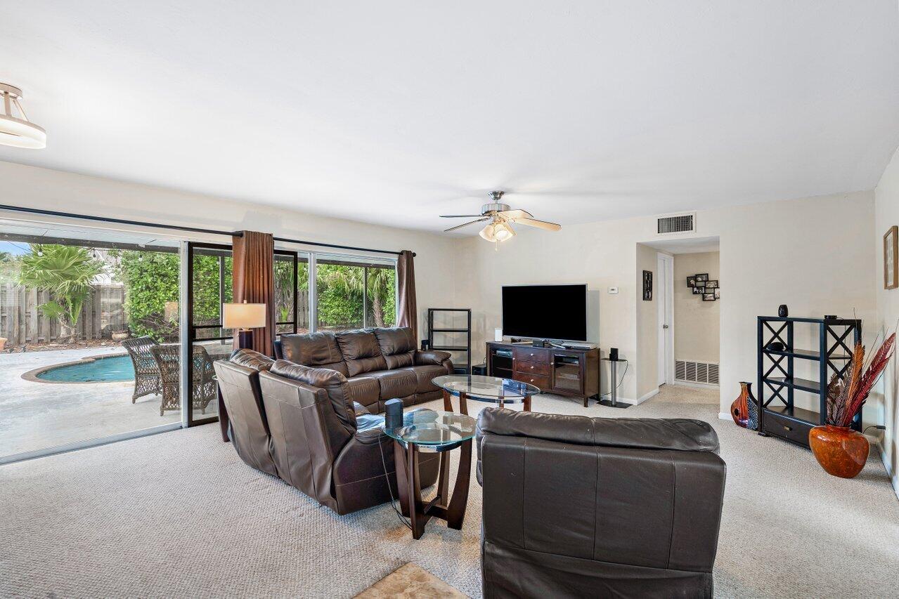 101 Palamino Circle Boca Raton, FL 33487 - Photo 9 of 17 007-101PalaminoCircle-BocaRaton-FL-33487