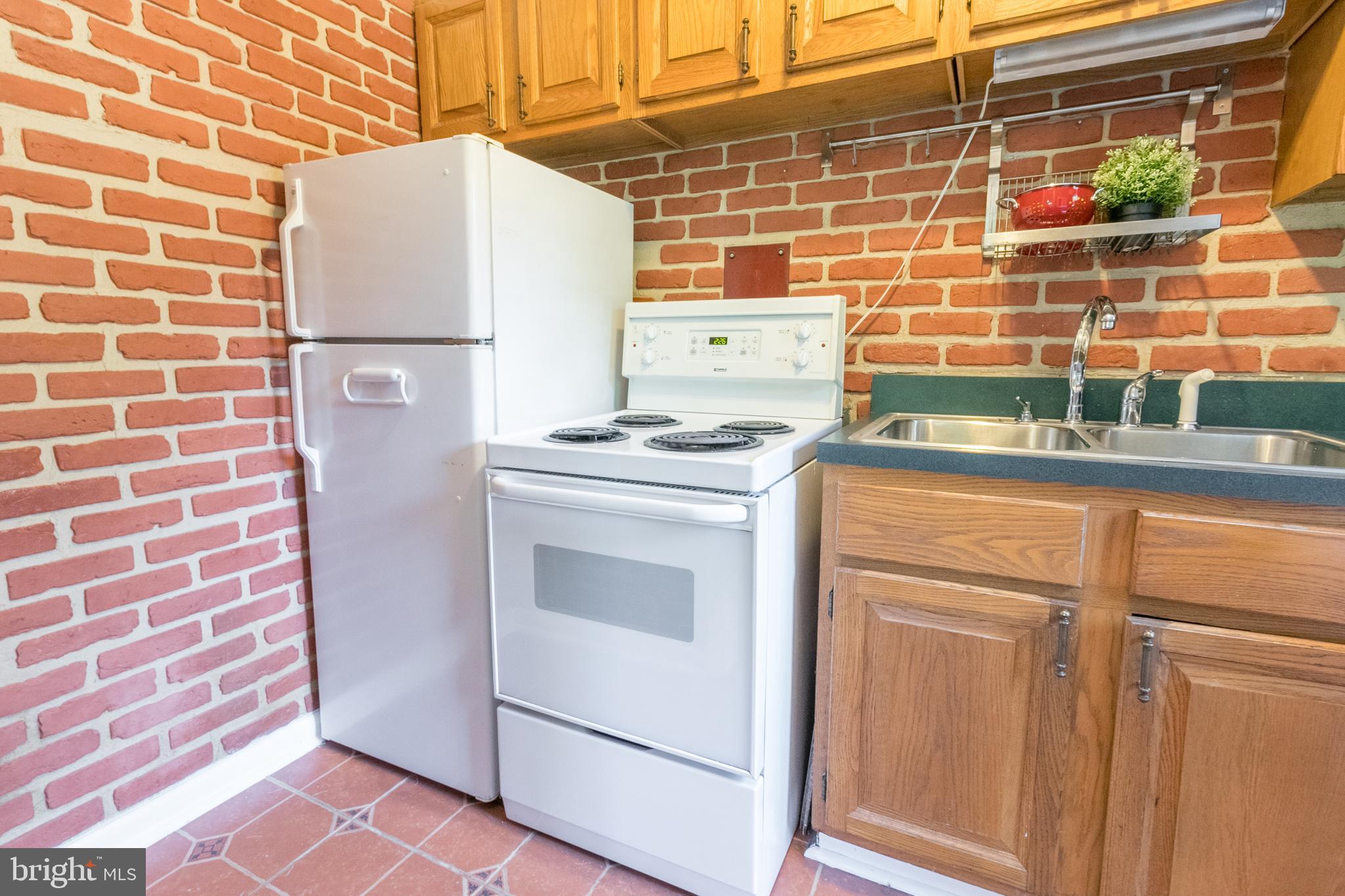 48 Ridge Road Greenbelt, MD 20770 - Photo 7 of 19 Cozy kitchen !