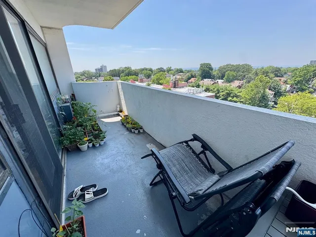 $2,400 | 1600 Center Avenue, Unit 10I, Fort Lee, NJ 07024